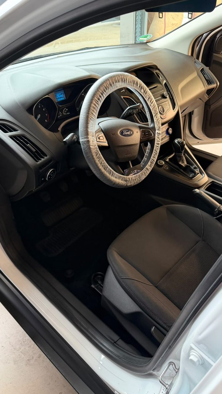 Nachher: Ford Focus Cockpit Innenreinigung Nürnberg – Mobile Autoaufbereitung