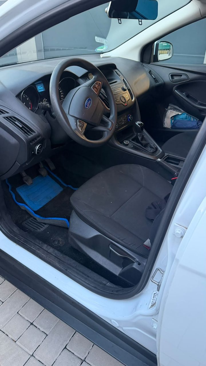 Vorher: Ford Focus Cockpit Innenreinigung Nürnberg – Mobile Autoaufbereitung